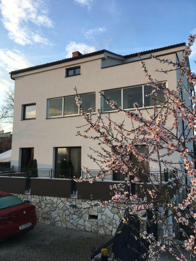 Apartment Ruzmarin Porat エクステリア 写真